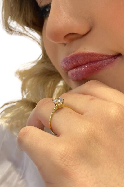 8 Ayar Altın Tektaş Yüzük