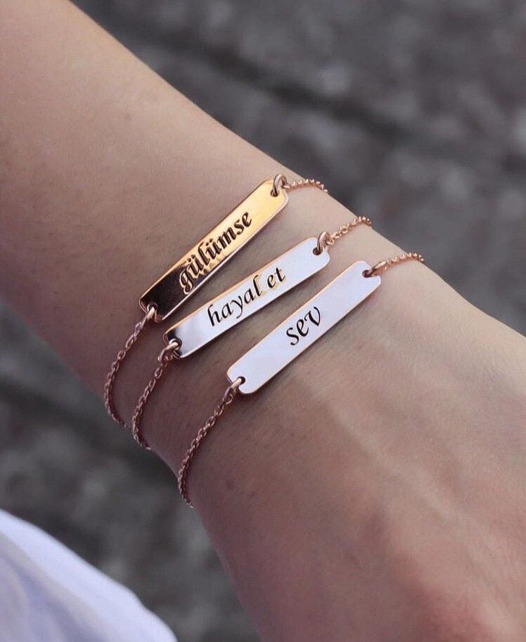 Gülümse Hayal Et Sev İsim Yazılı Gümüş Bileklik