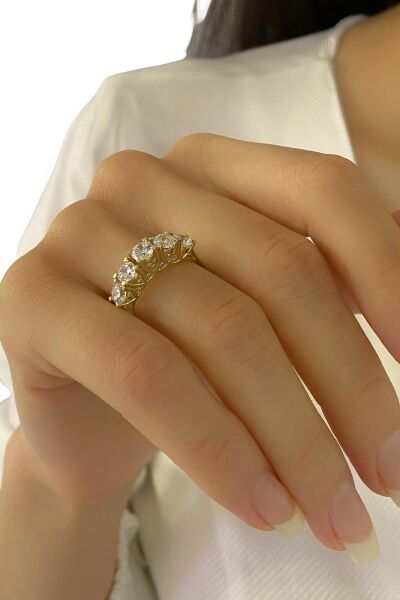 8 Ayar Altın Pırlanta Montür Beştaş Yüzük