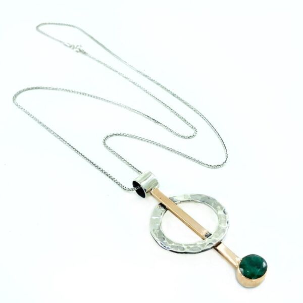 El Üretim Doğal Zümrüt Taş Dövme Uzun Otantik Gümüş Kolye