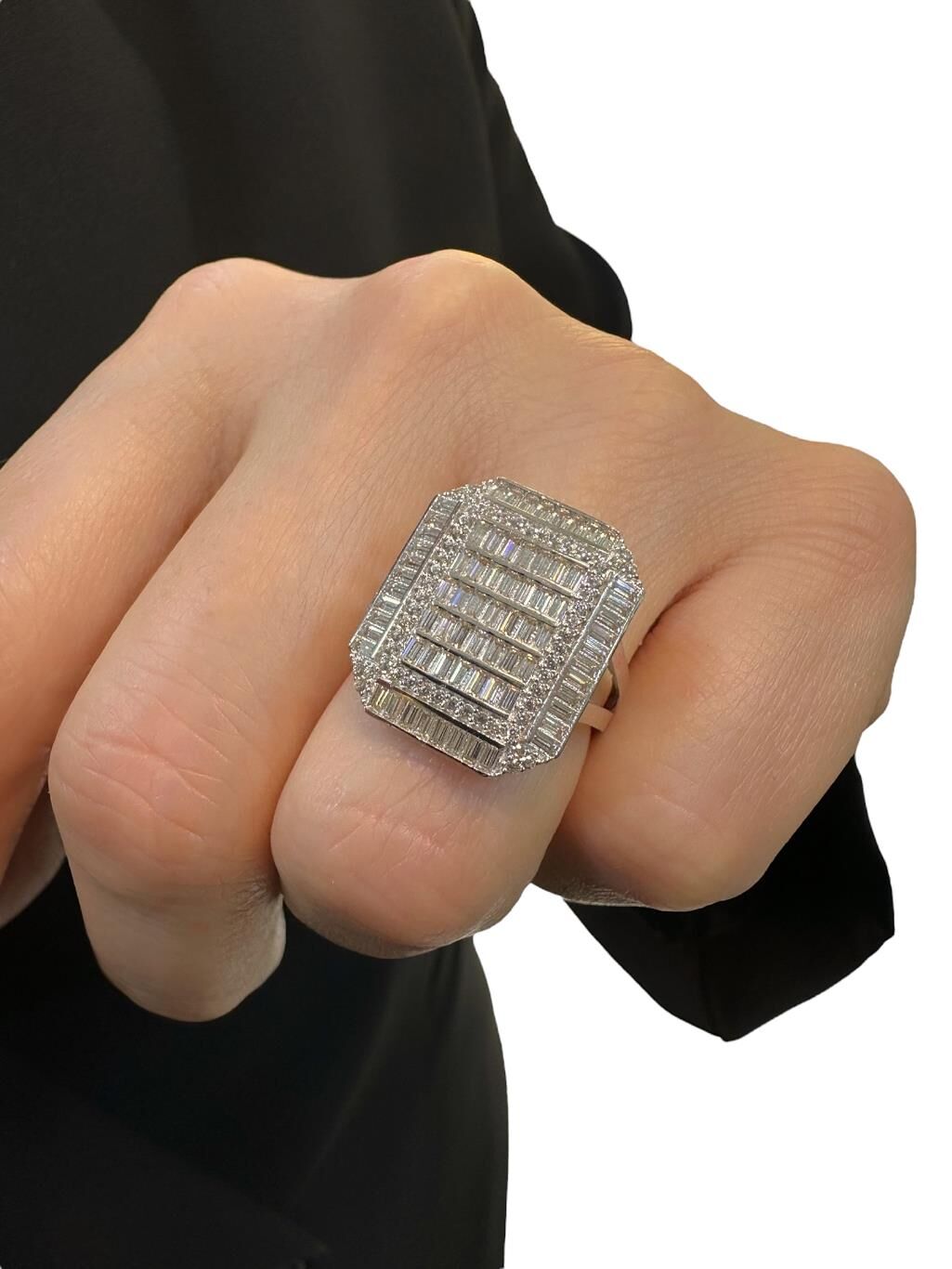 Büyük Baget Kırıntı Pırlanta Model Beyaz Altın 14 Ayar Yüzük