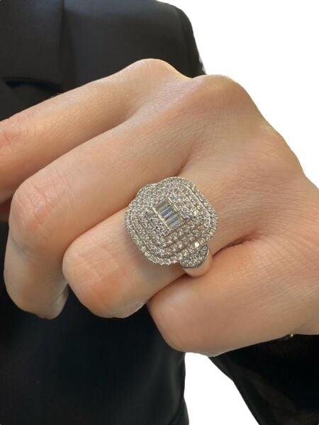 Pırlanta Montür Büyük Gösterişli Baget Beyaz Altın Yüzük