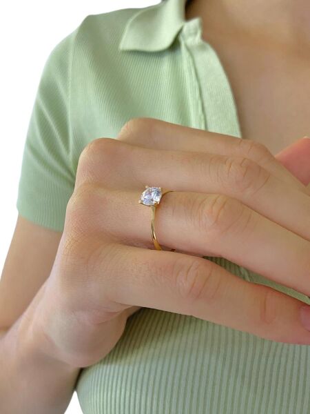 8 Ayar Altın Klasik Montür Zirkon Taş Tektaş Yüzük