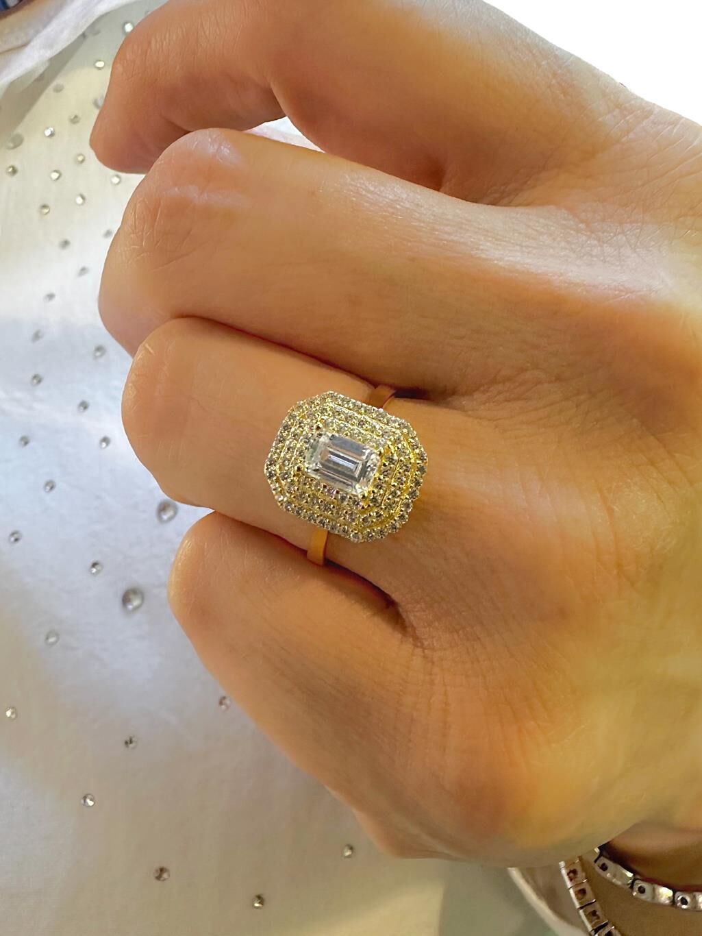 Kırıntı Baget Zirkon Altın Yüzük