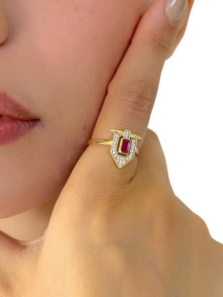 Minik Baget Yakut Taşlı Özel Tasarım Trend Tarz 14 Ayar Altın Yüzük