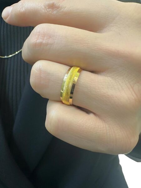 22 Ayar Altın 6 mm Düz Simli Bombeli Alyans Yüzük