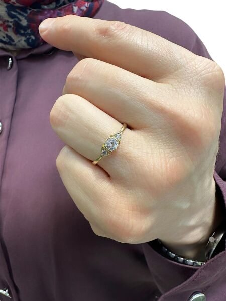 Pırlanta Montür Minik Taşlı Çok Şık 14 Ayar Altın Yüzük