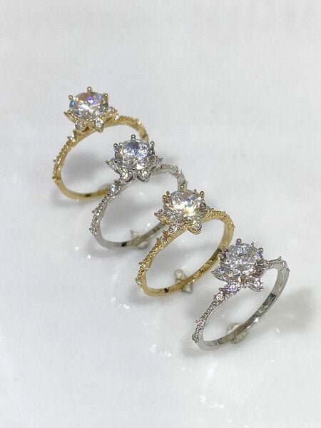 Lotus Swarovski Taş Üst Kalite Altın Yüzük 14 Ayar