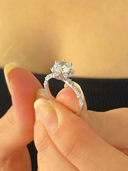 Lotus Swarovski Taş Üst Kalite Çok Şık Beyaz Altın Yüzük 14 Ayar