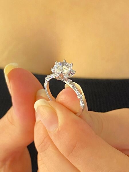 Lotus Swarovski Taş Üst Kalite Çok Şık Beyaz Altın Yüzük 14 Ayar