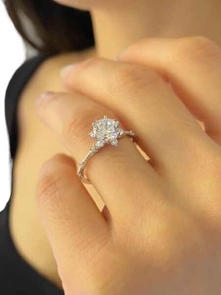 Lotus Swarovski Taş Üst Kalite Çok Şık Beyaz Altın Yüzük 14 Ayar