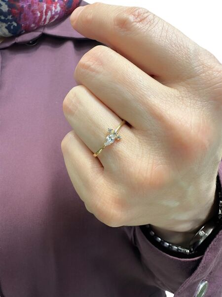 Pırlanta Montür Minik Damla Taşlı Çok Şık 14 Ayar Altın Yüzük