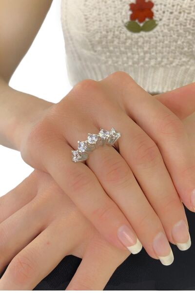 8 Ayar Beyaz Altın Yüksek Taş Beştaş Yüzük