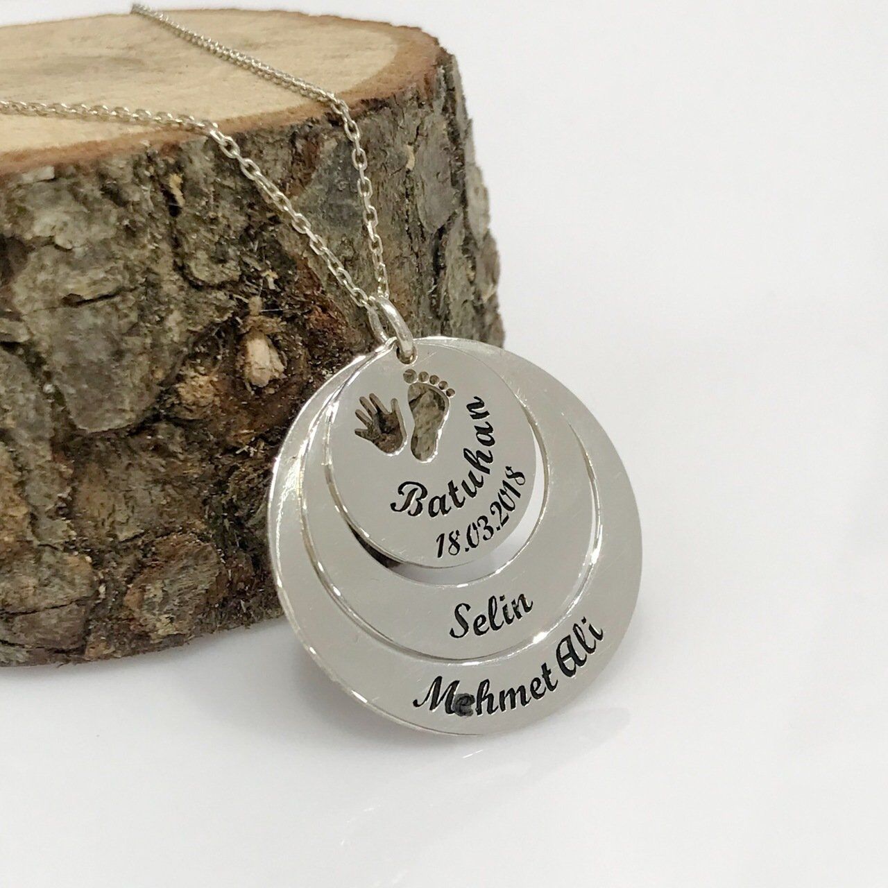 İlk Adım Bebek Ayaklı İsim Tarihli Kişiye Özel Gümüş Kolye