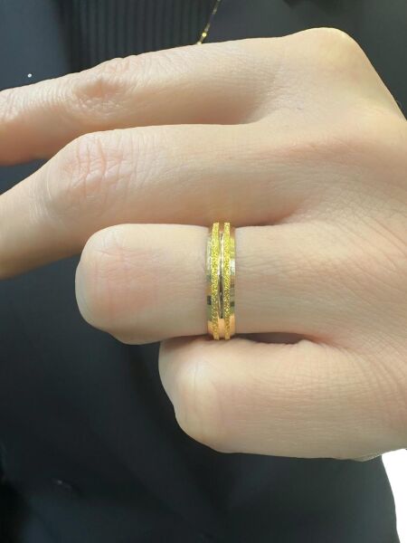 22 Ayar Altın 4 mm Zarif Kibar Oluklu Ray Model Alyans Yüzük