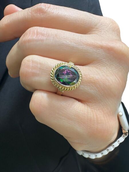 Oval Misitik Topaz Taşlı ve El İşçiliği 14 Ayar Altın Yüzük