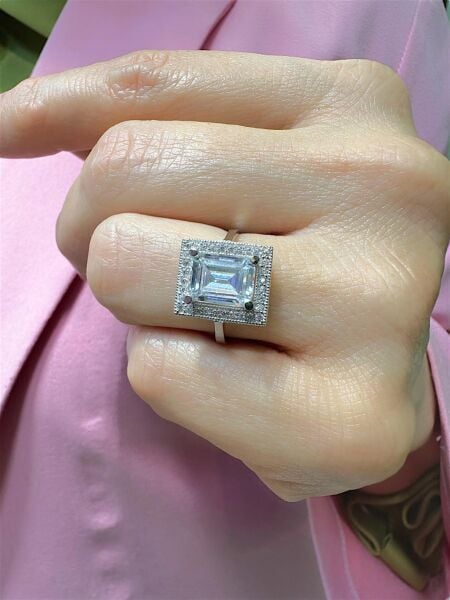 Büyük Baget Taşlı Beyaz Altın 14 Ayar Yüzük