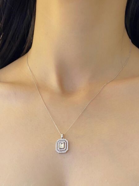 Pırlanta Modeli Baget Zirkon Beyaz Altın Kolye