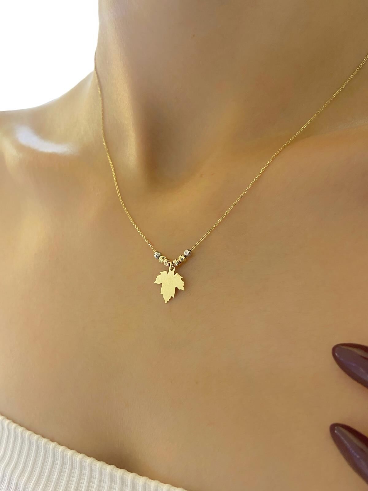 Dorika Sade Zarif Şık Çınar Yaprağı Altın Kolye 14 Ayar